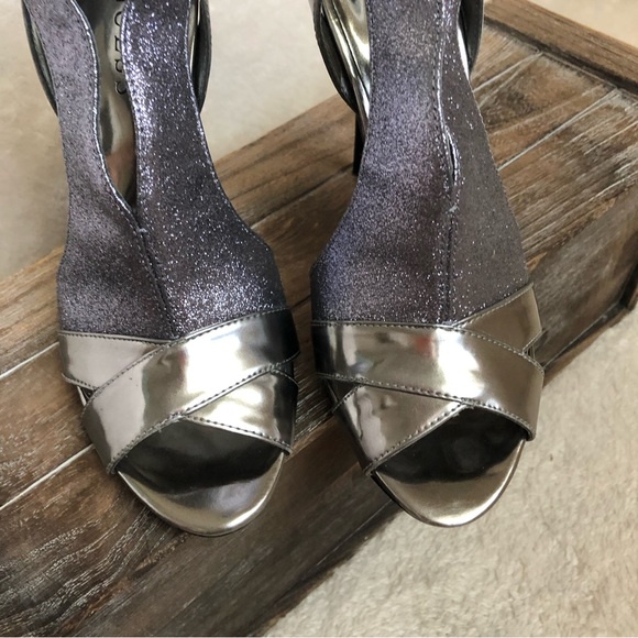 NEW Guess Gunmetal Silver Metallic Shimmering High Heel Peep Toe Stiletto Heels - Picture 2 of 16